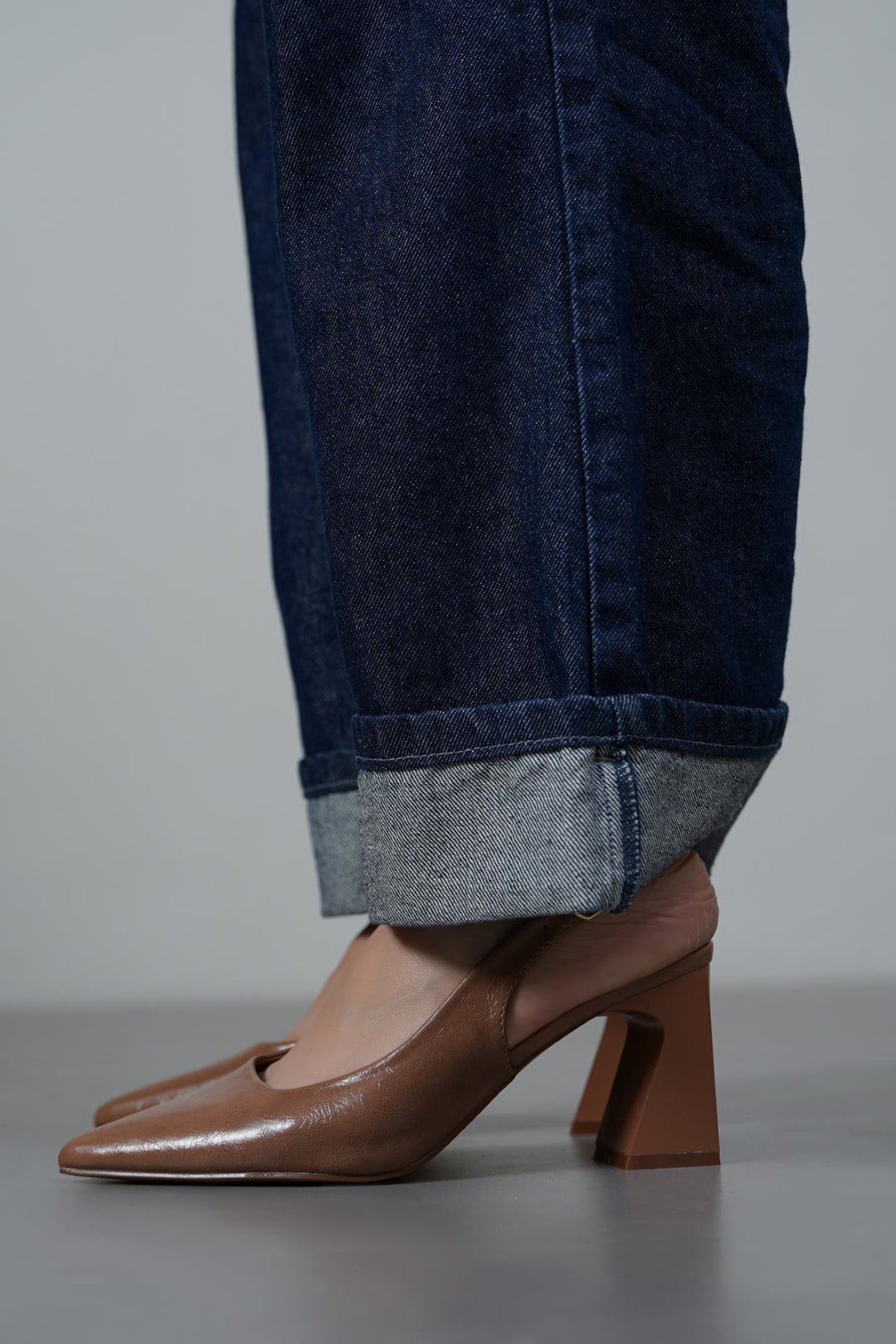 BEIGE LYRIC BLOCK HEELS