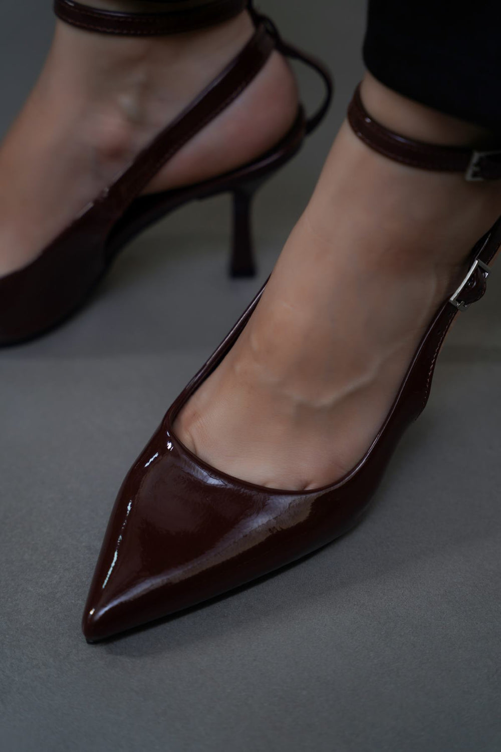 COFFEE ANKLE-TIE STILETTO