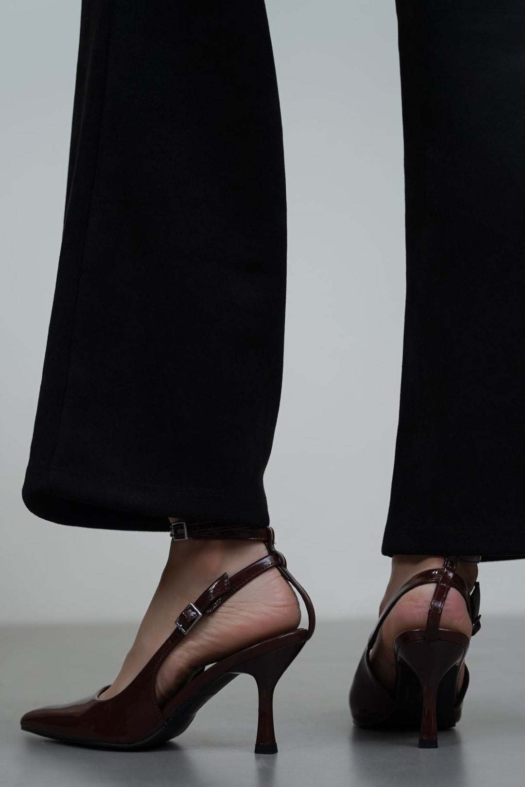 COFFEE ANKLE-TIE STILETTO