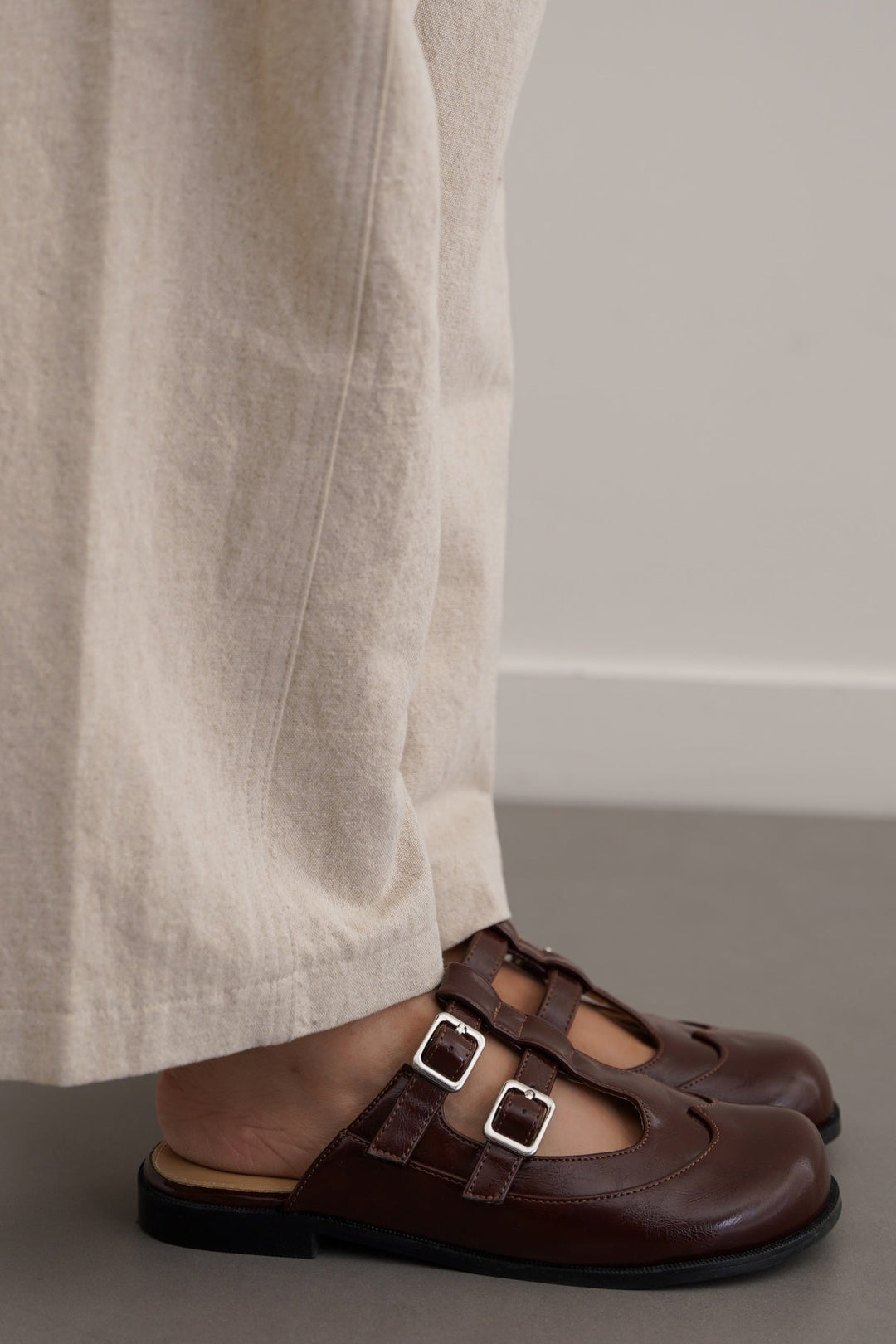 BURGUNDY BROGUE MULE CLOGS