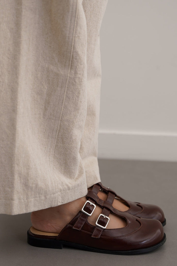 BURGUNDY BROGUE MULE CLOGS