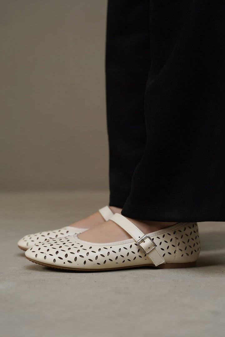 CREAM PRIMEROSE MARY-JANES