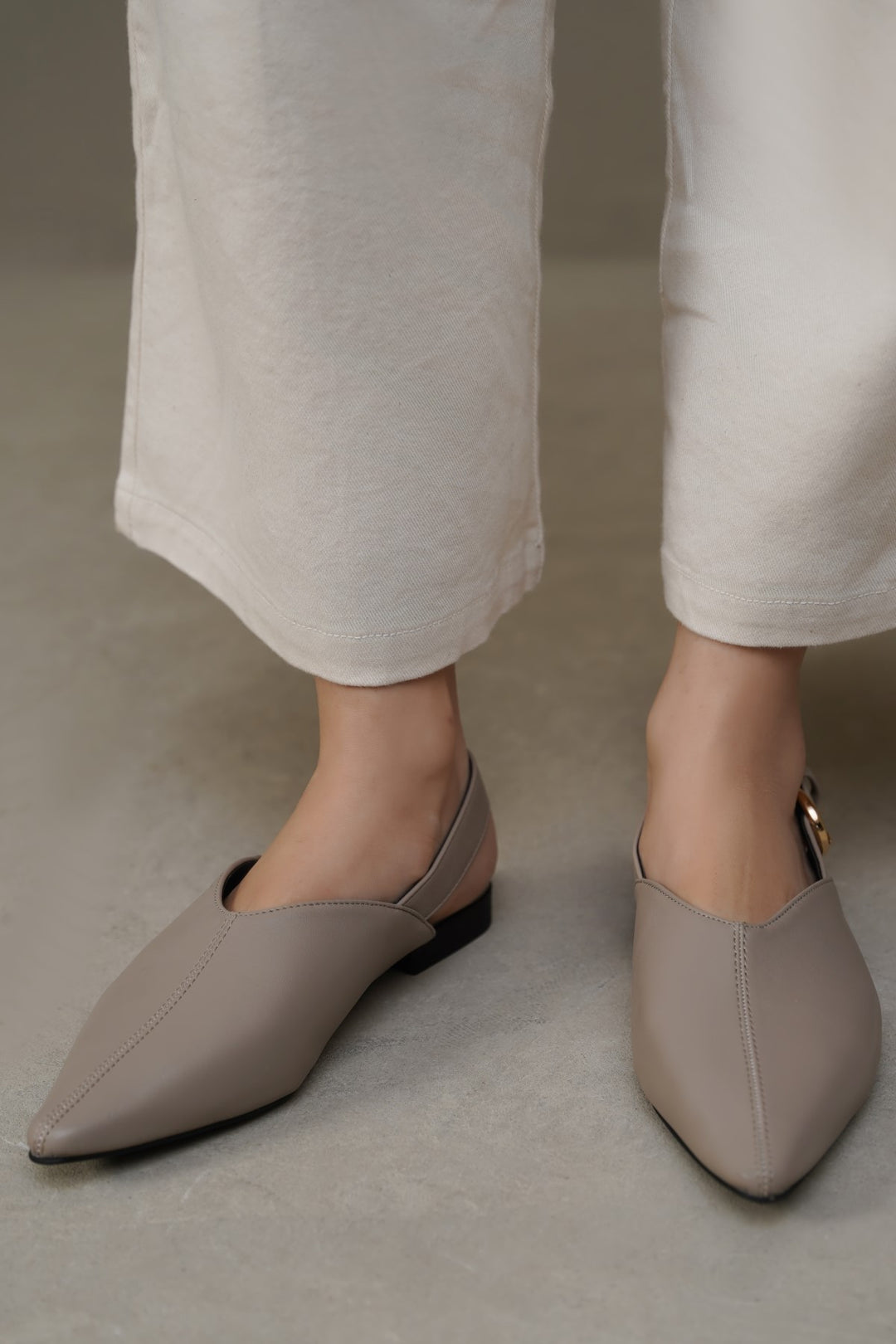 SLINGBACK PUMPS