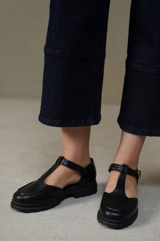 THE SCHOLAR SANDAL