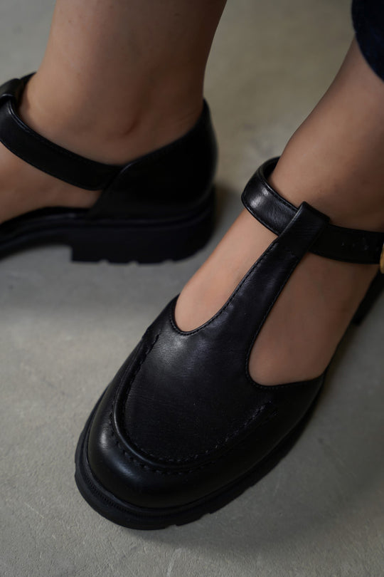 THE SCHOLAR SANDAL