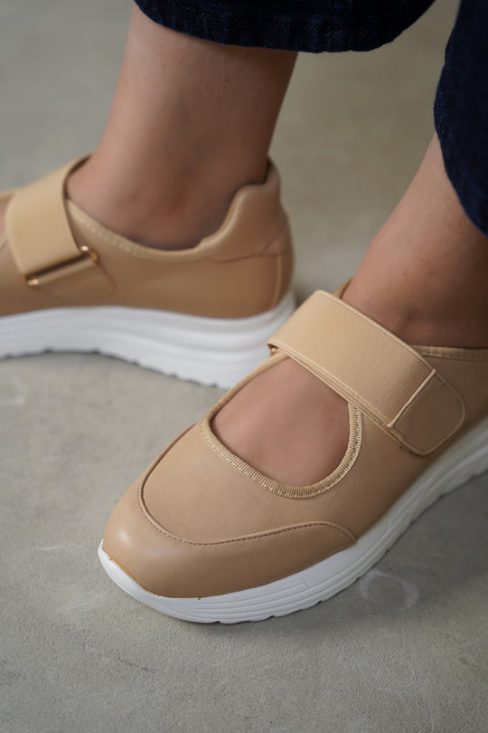 EASY PLATFORM SNEAKERS