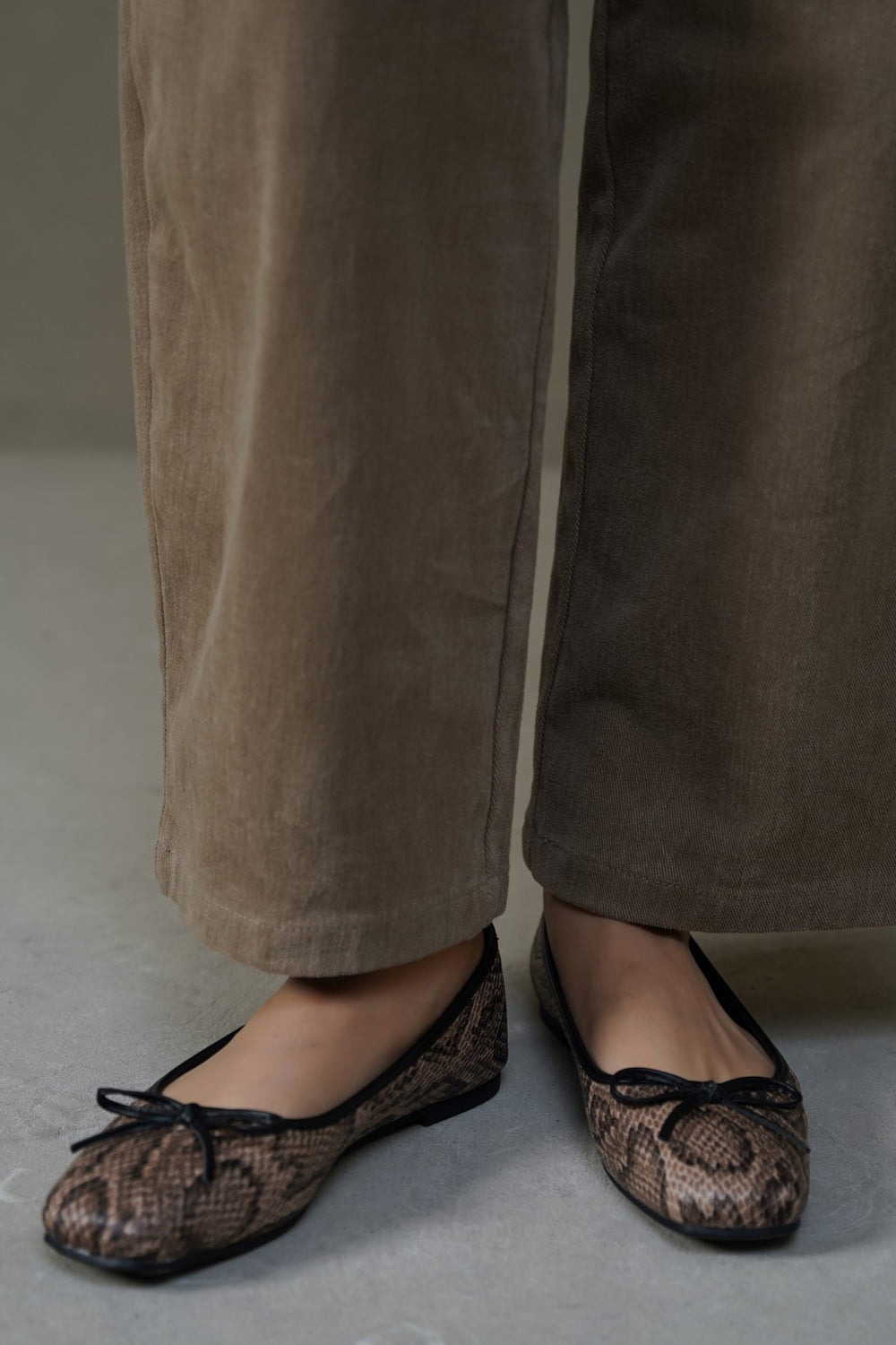 BEIGE VIPER BOW PUMPS