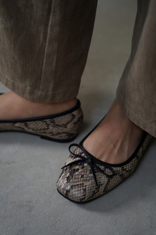 VIPER BOW PUMPS