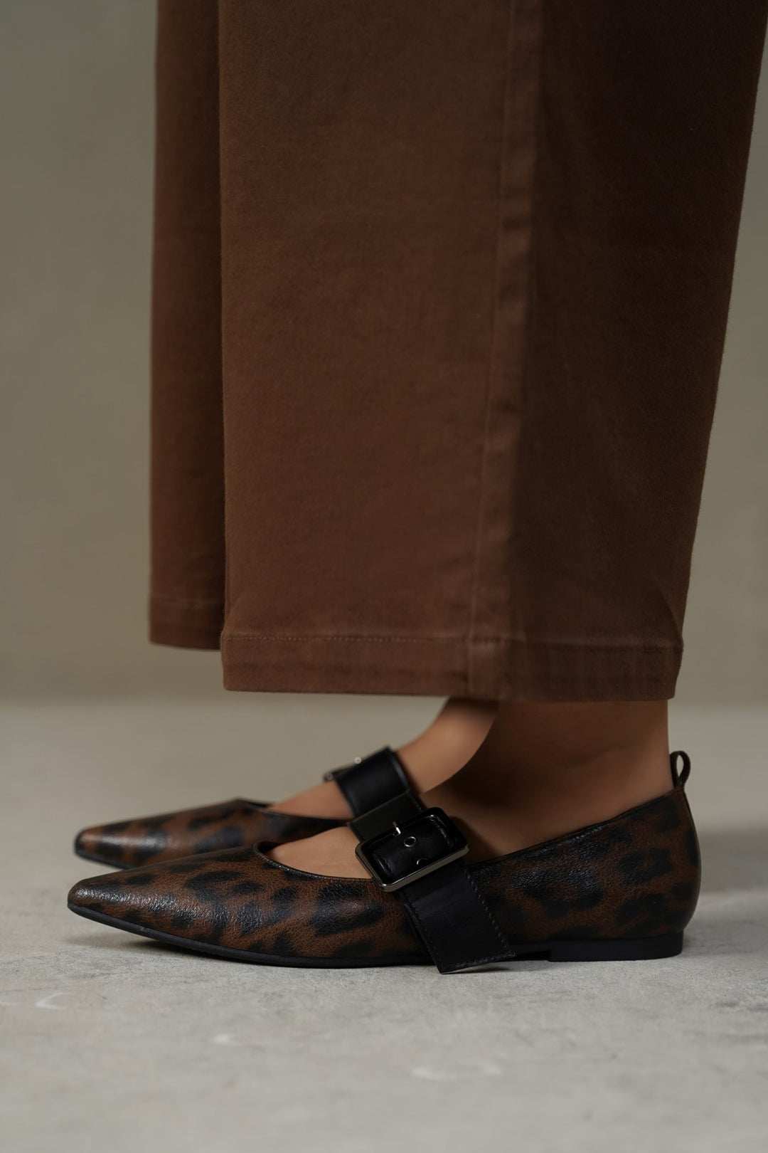 TAN WIDE BUCKLE PUMPS