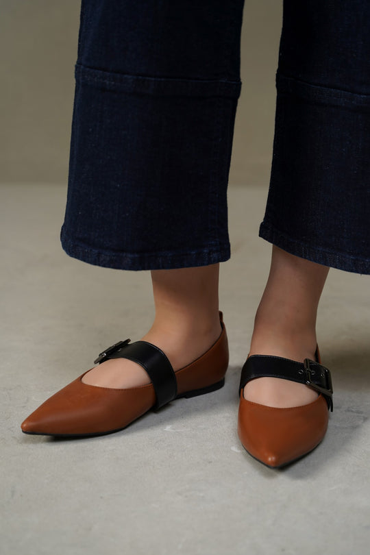 BROWN WIDE BUCKLE PUMPS