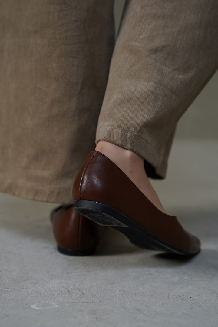 COFFEE GILDED TIP FLATS