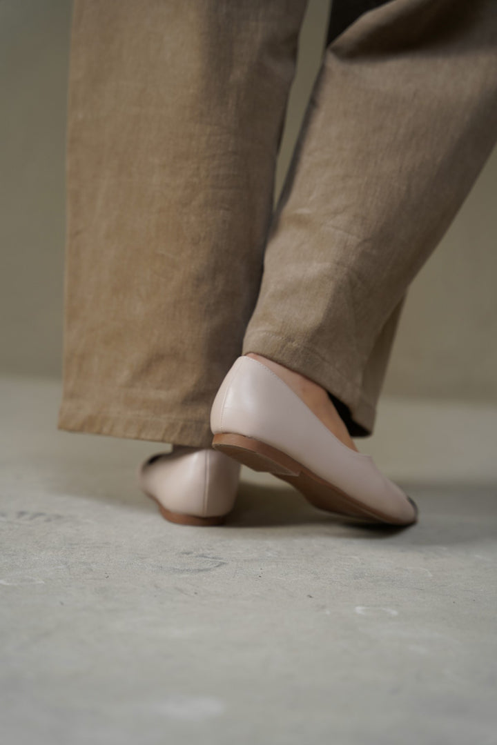 OFF WHITE GILDED TIP FLATS