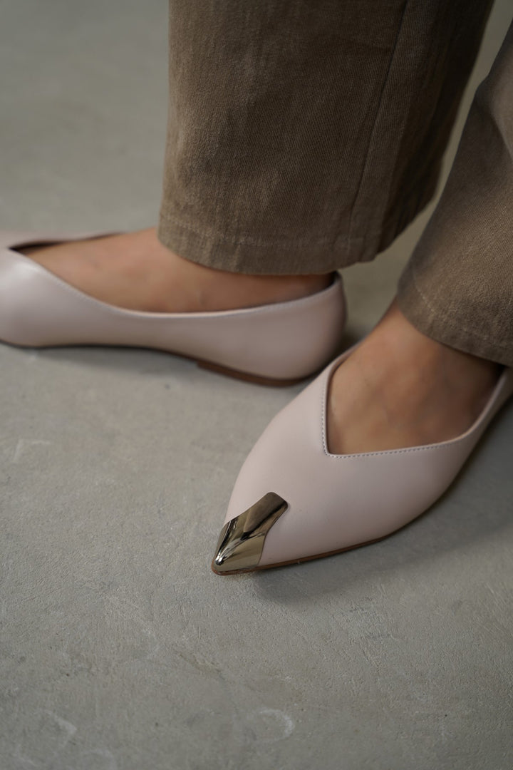 OFF WHITE GILDED TIP FLATS
