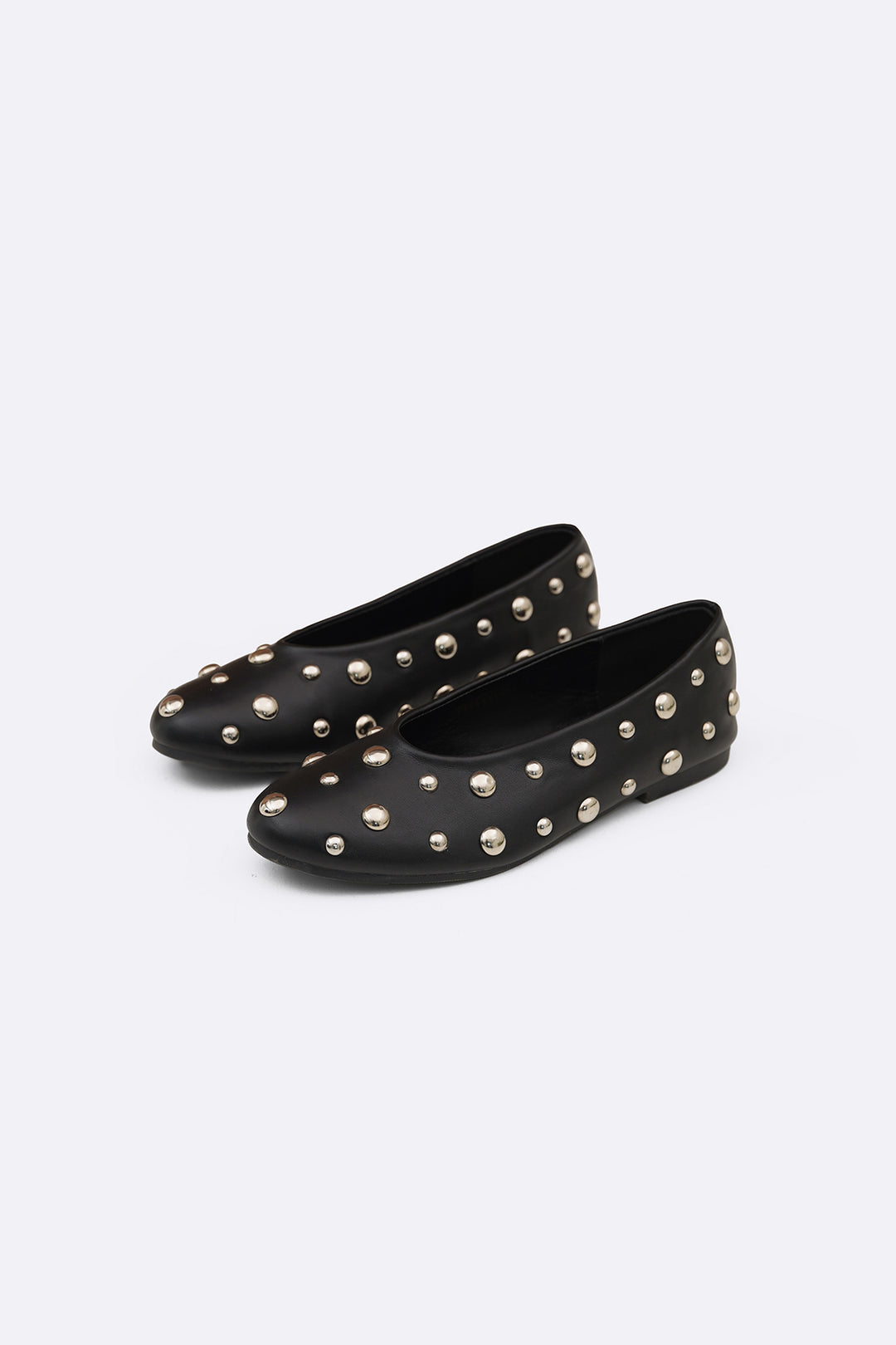 BLACK STUDDED STREET PUMPS