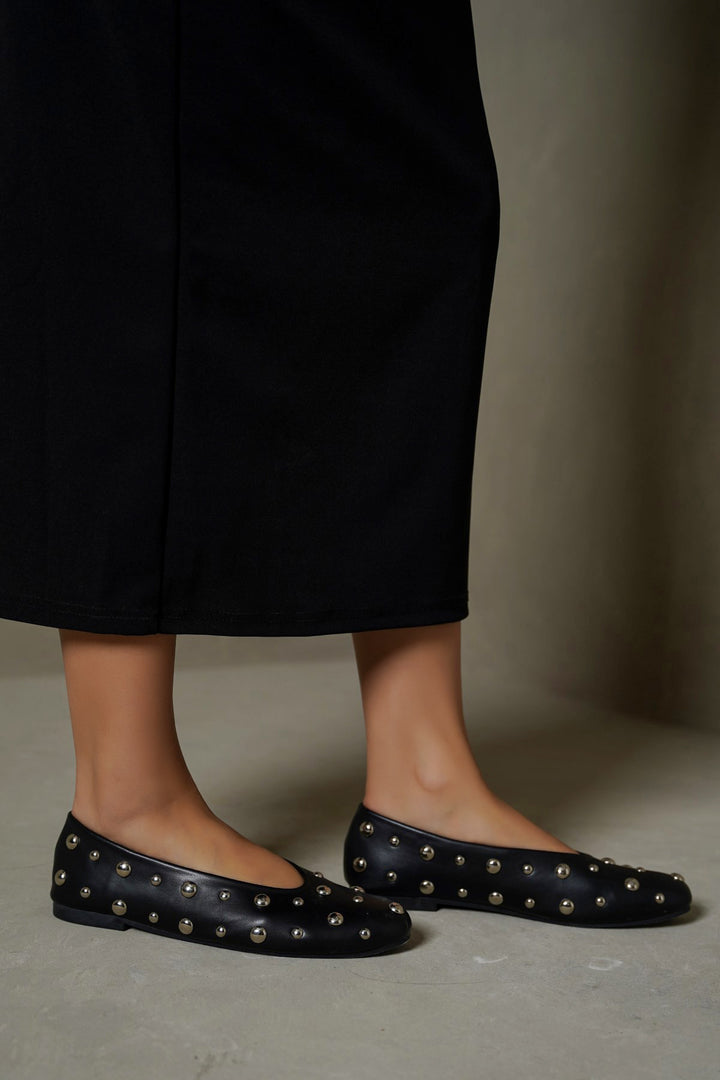 BLACK STUDDED STREET PUMPS