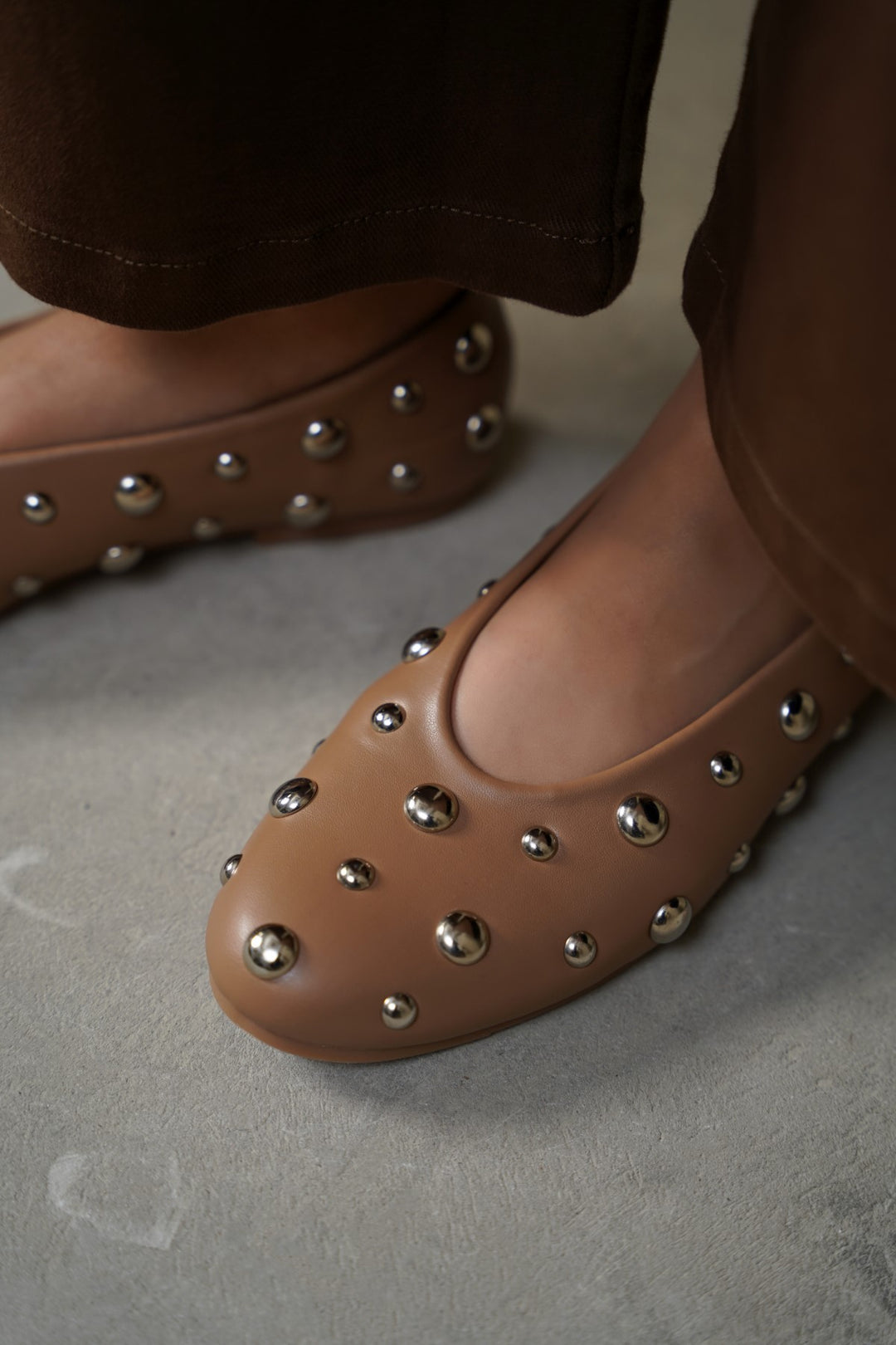 TAUPE STUDDED STREET PUMPS