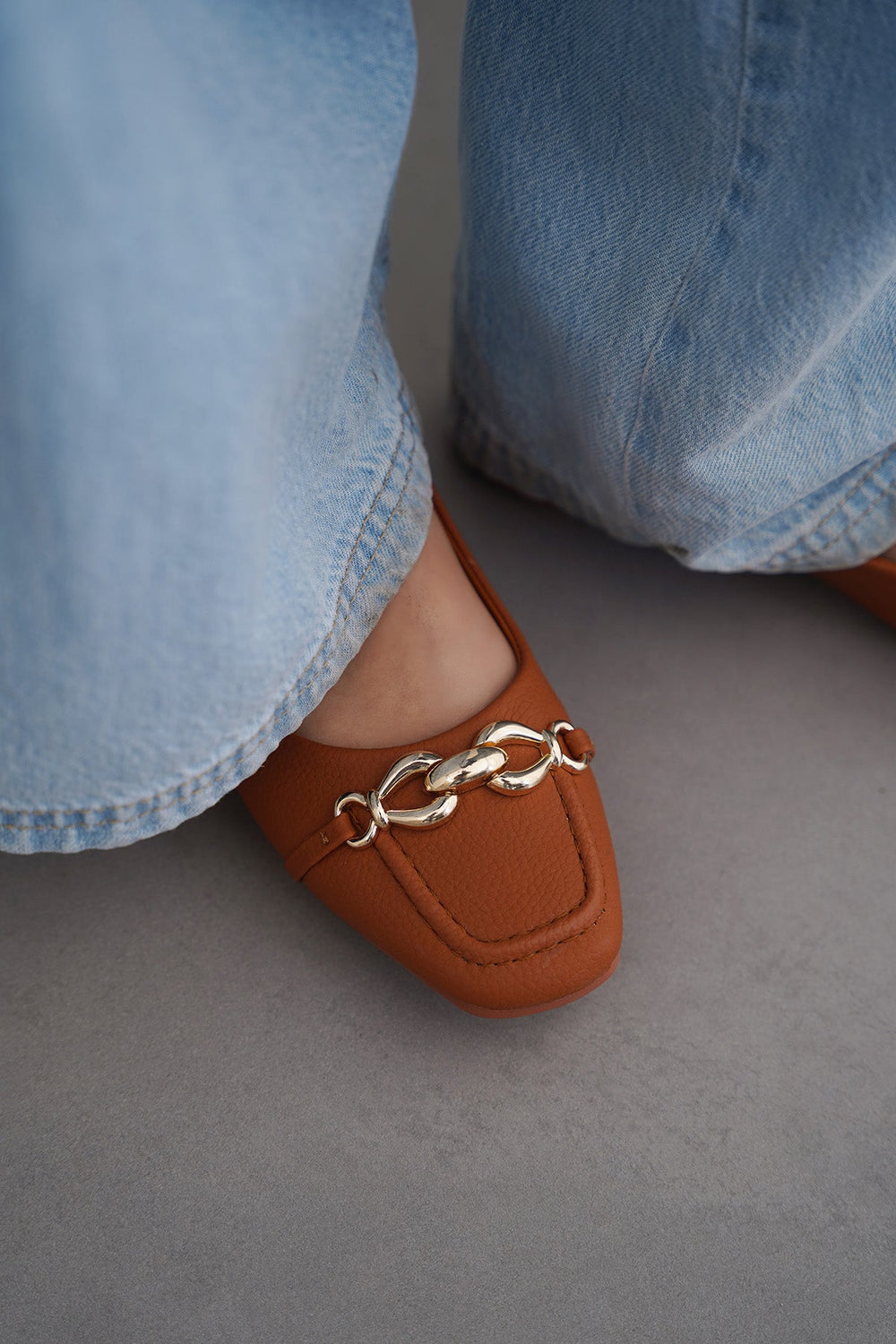BROWN KAMI COMFORT FLATS
