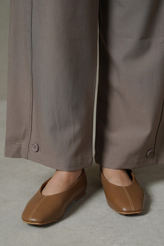 BROWN TOP-STITCH PUMPS