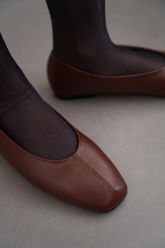 COFFEE TOP-STITCH PUMPS