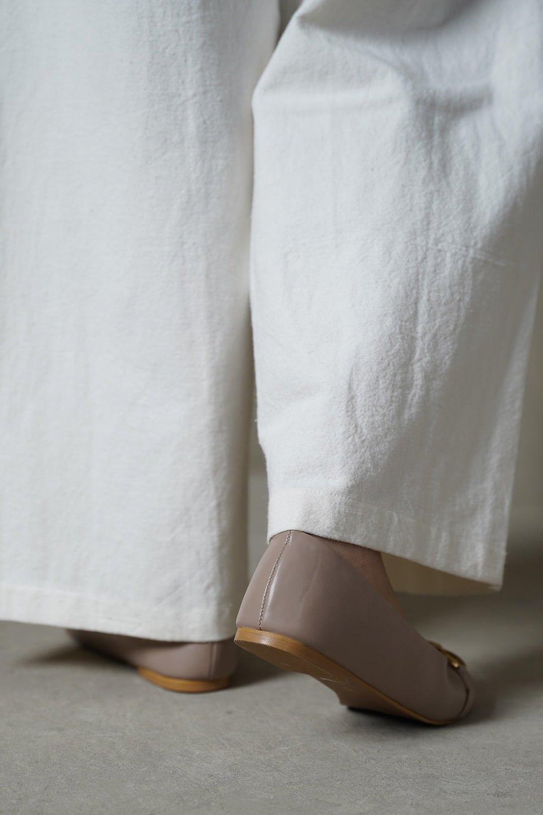 TAUPE CHAIN MAMA PUMPS