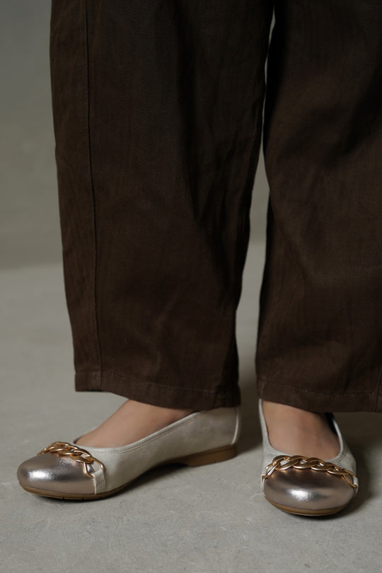 GOLD TOE-CAP MAMA PUMPS