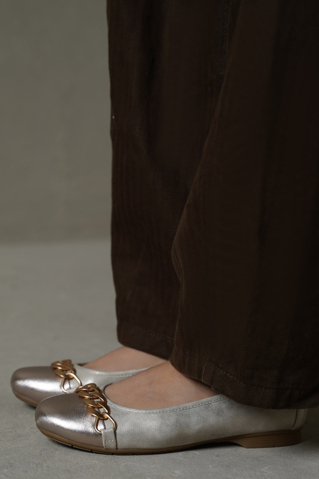 GOLD TOE-CAP MAMA PUMPS