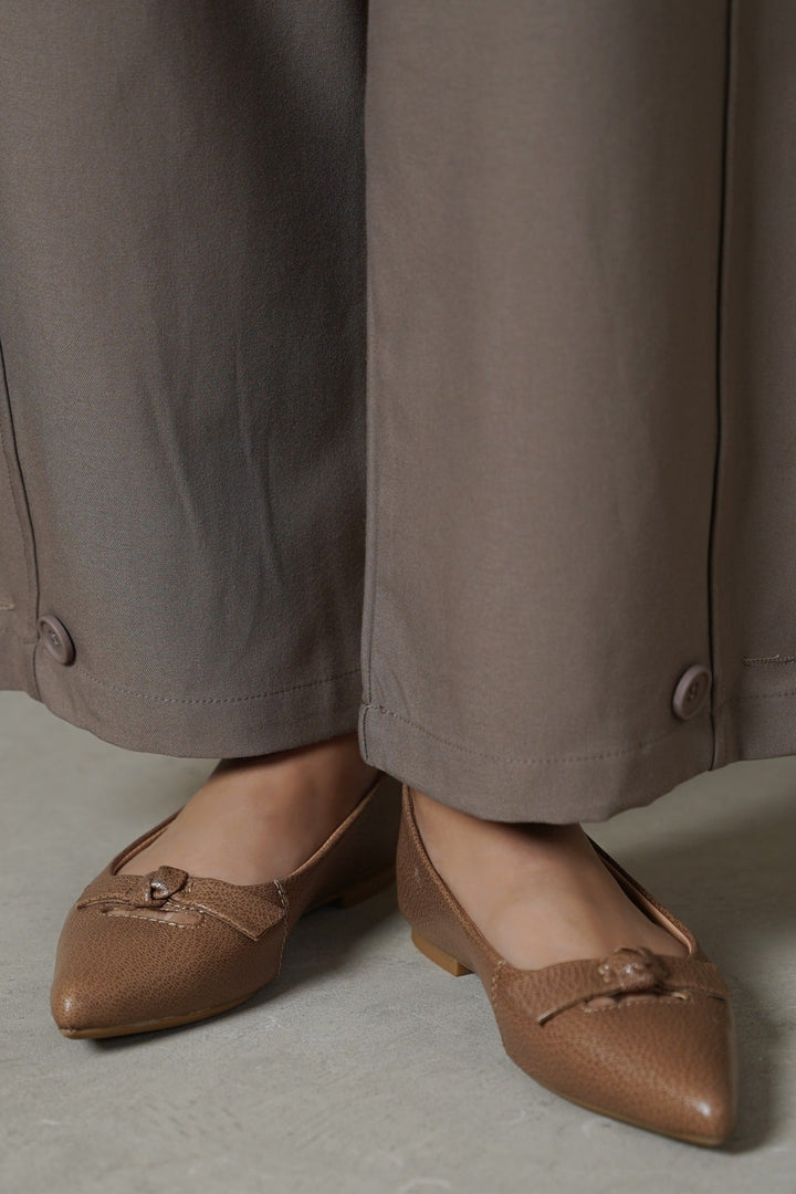 DARK BEIGE TEXTURED LEATHER PUMPS