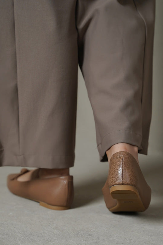 DARK BEIGE TEXTURED LEATHER PUMPS