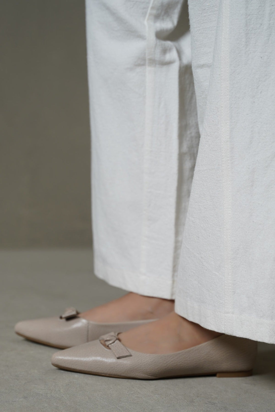 TAUPE TEXTURED LEATHER PUMPS