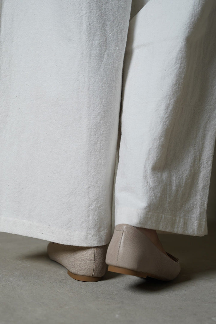 TAUPE TEXTURED LEATHER PUMPS