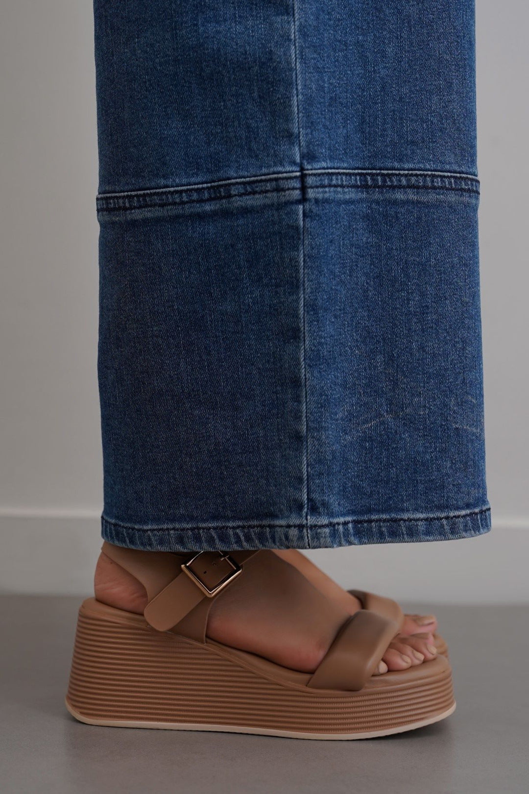 BEIGE HOLIDAY MAMA SANDALS