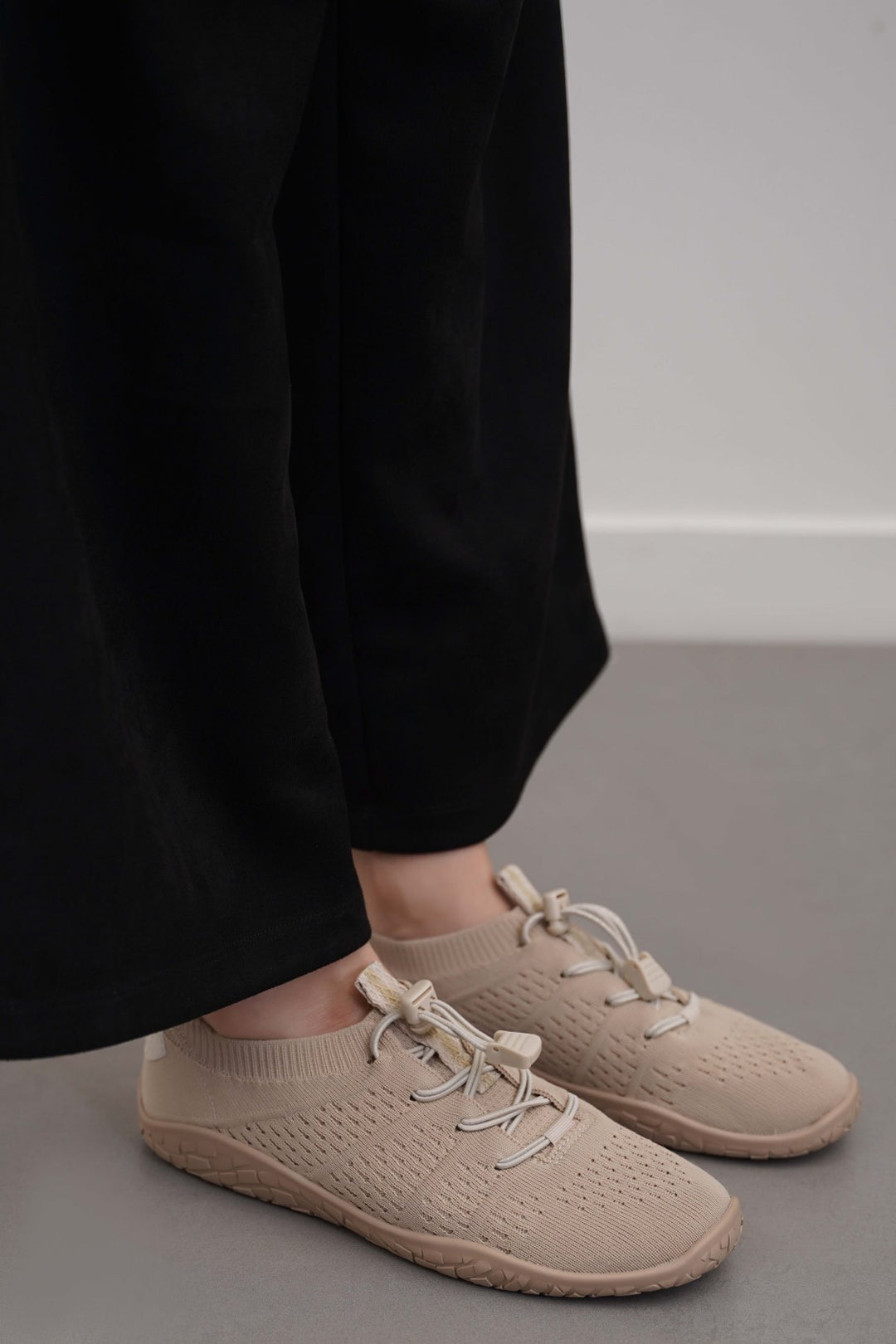 BEIGE CITY WALKING SNEAKERS