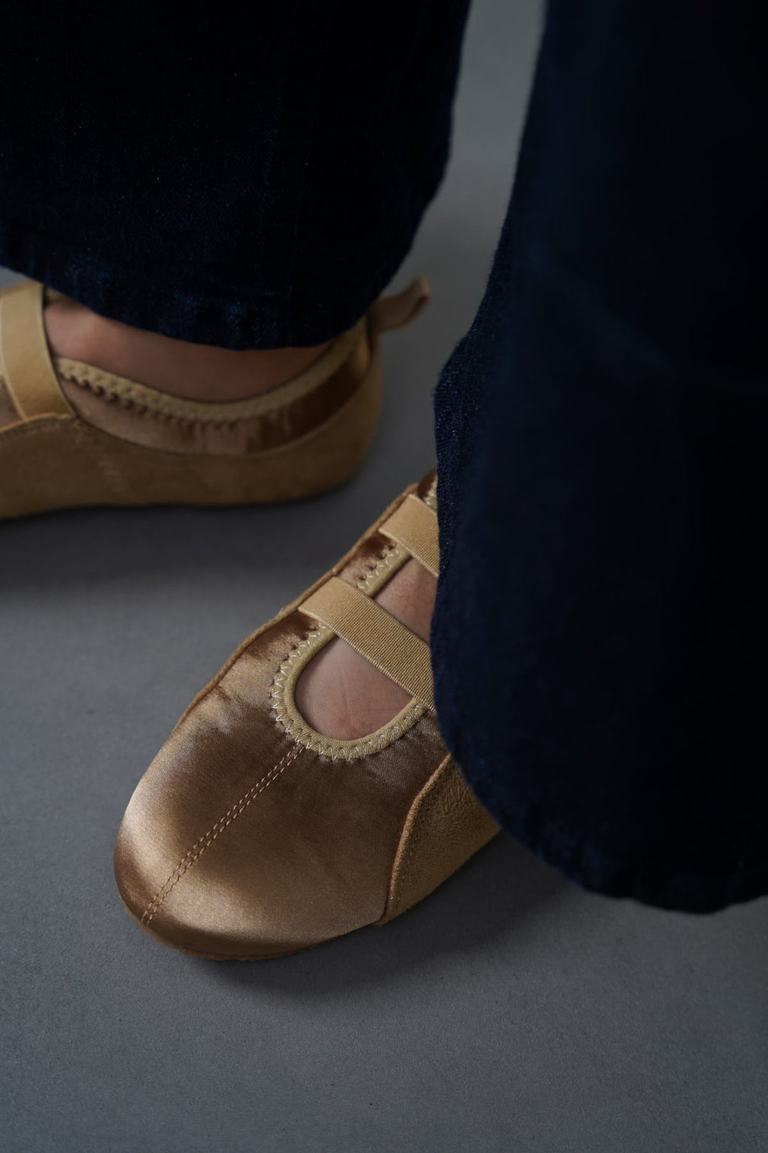 TAUPE SATIN SNEAKERINA