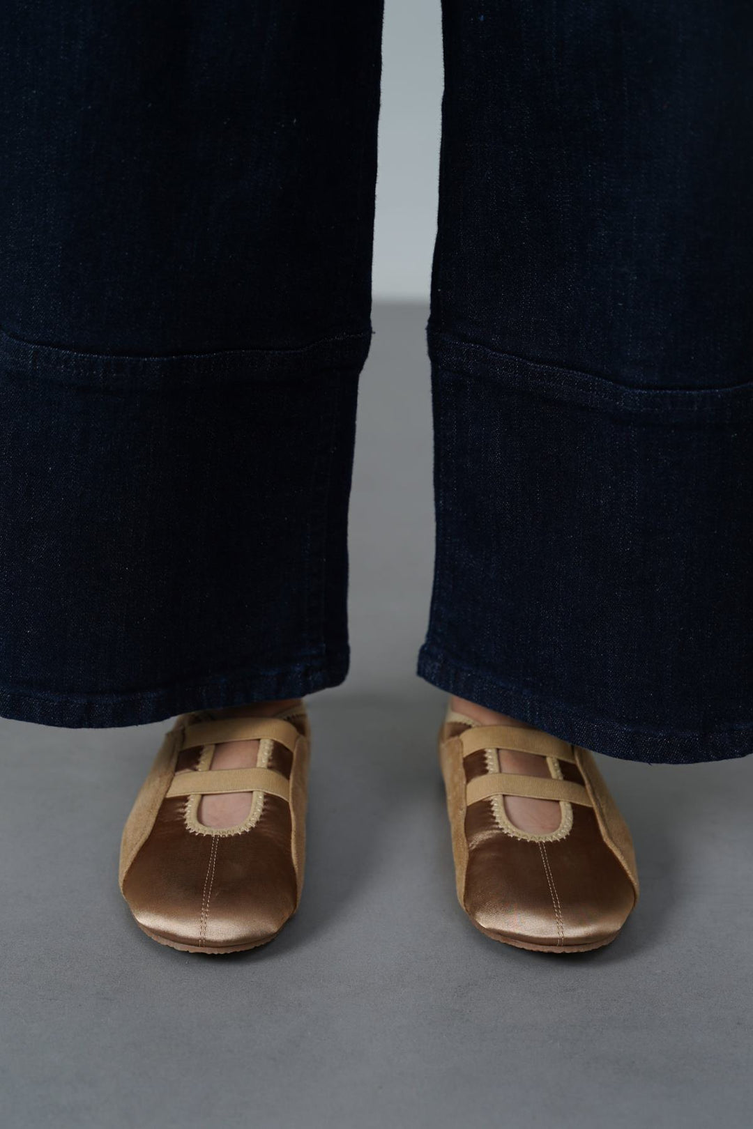 TAUPE SATIN SNEAKERINA