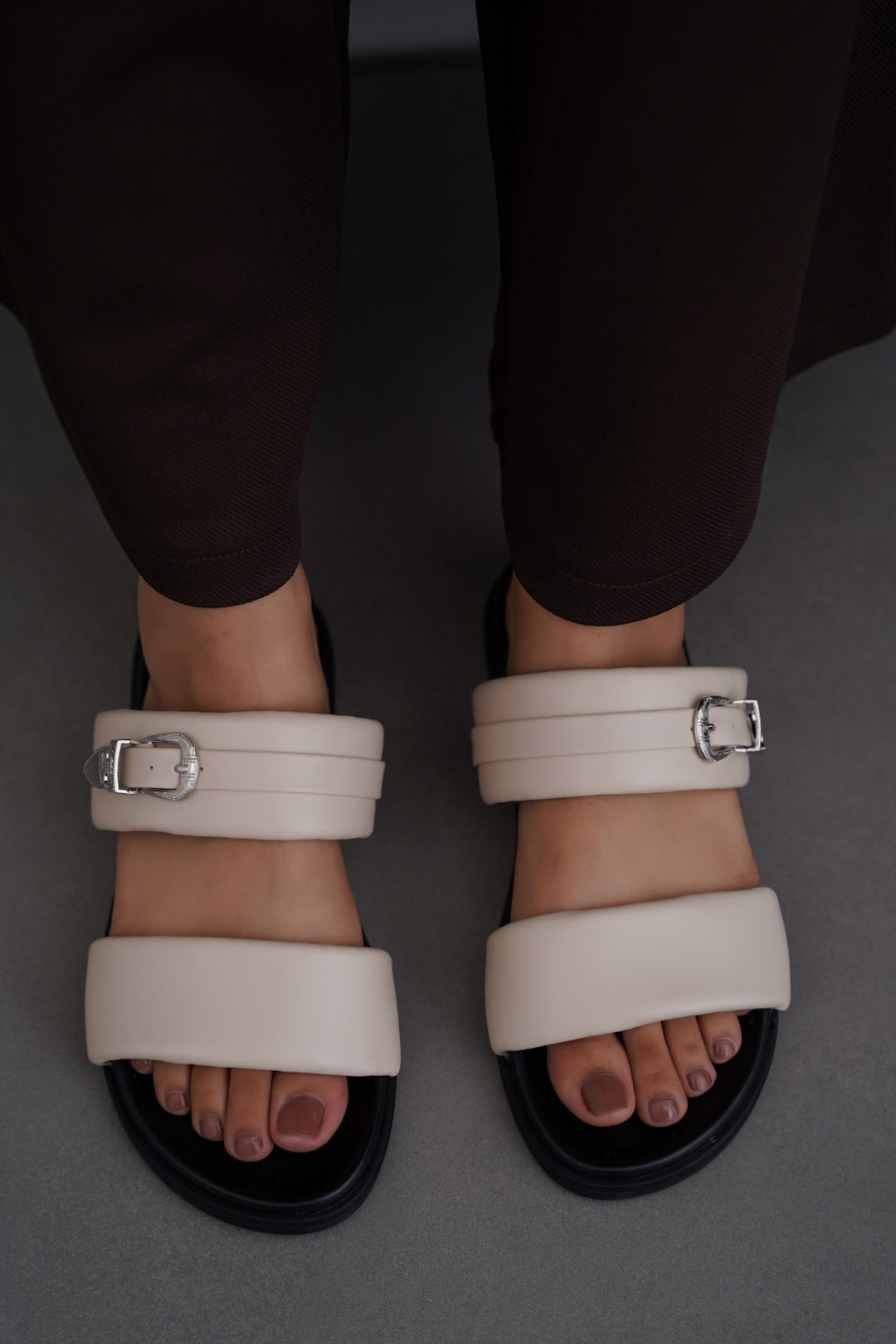 CREAM SOFT PALM DRIFT SLIDES
