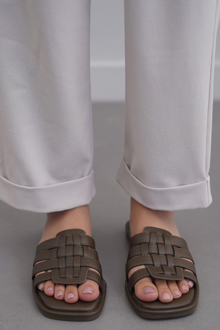 OLIVE VENETO CAGED SLIDES