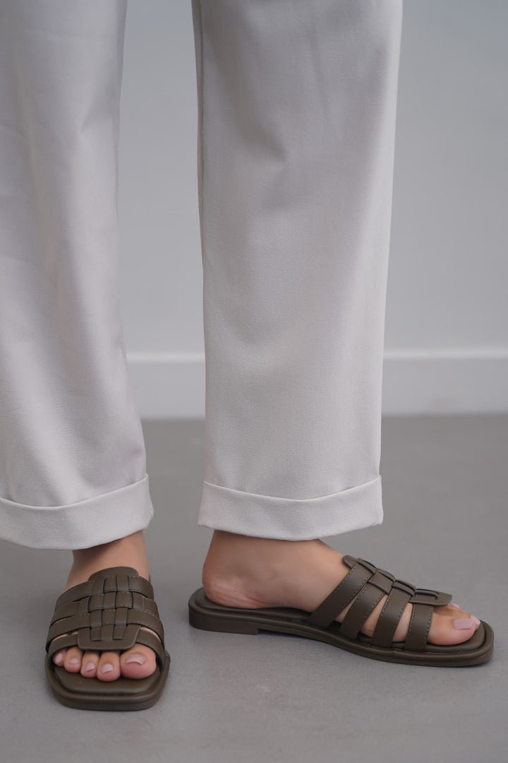 OLIVE VENETO CAGED SLIDES