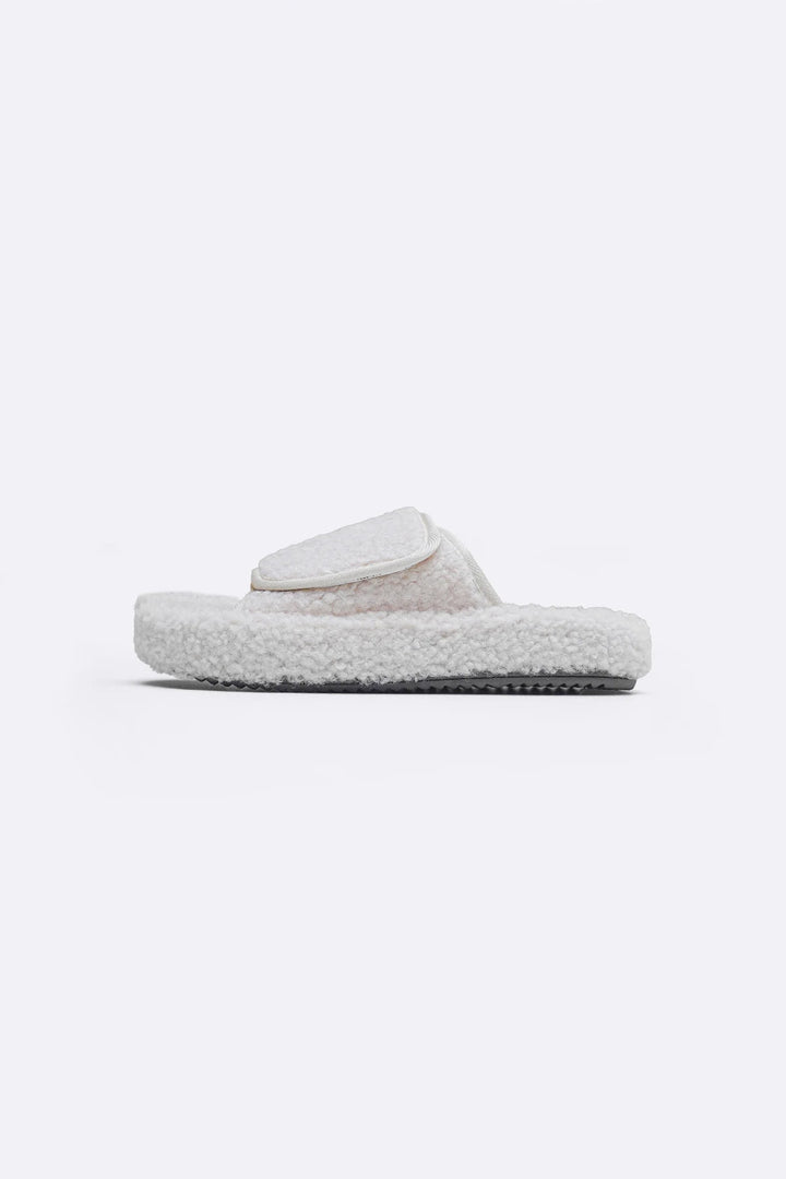 CREAM TEDDY FUR SLIDES
