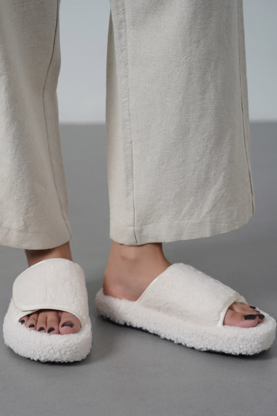 CREAM TEDDY FUR SLIDES