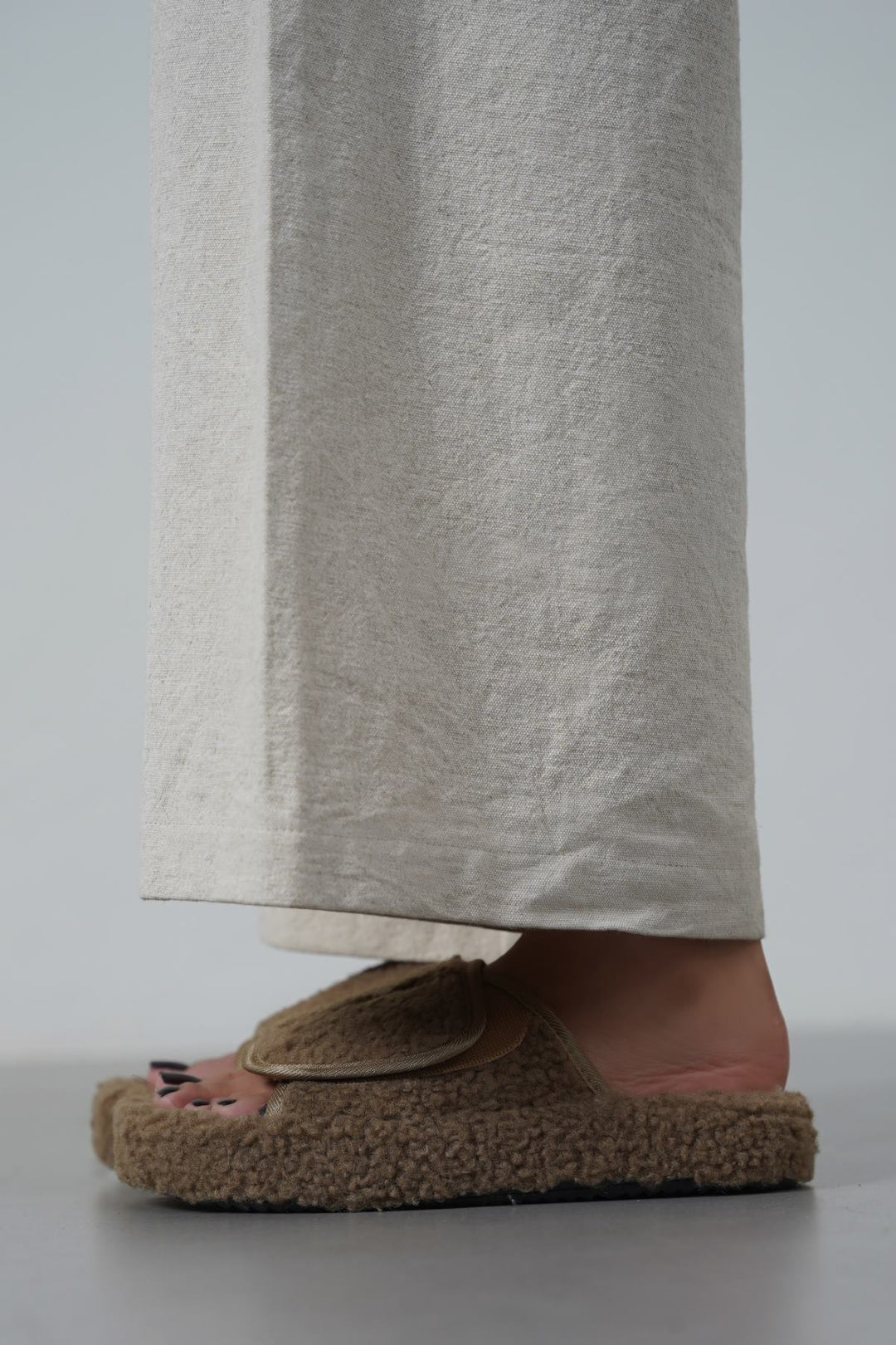 KHAKI TEDDY FUR SLIDES