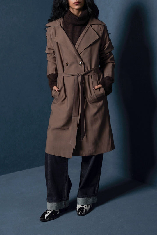 BROWN ESSENTIAL TRENCH COAT