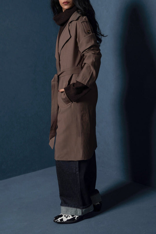 BROWN ESSENTIAL TRENCH COAT
