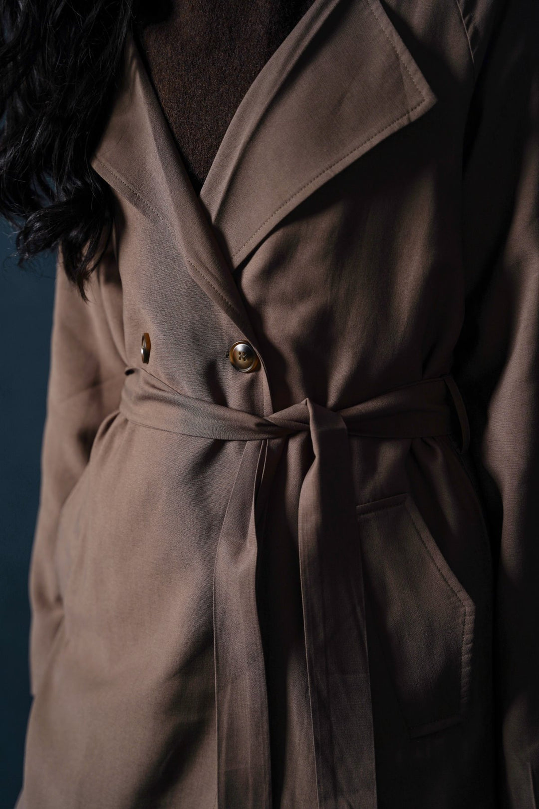 BROWN ESSENTIAL TRENCH COAT