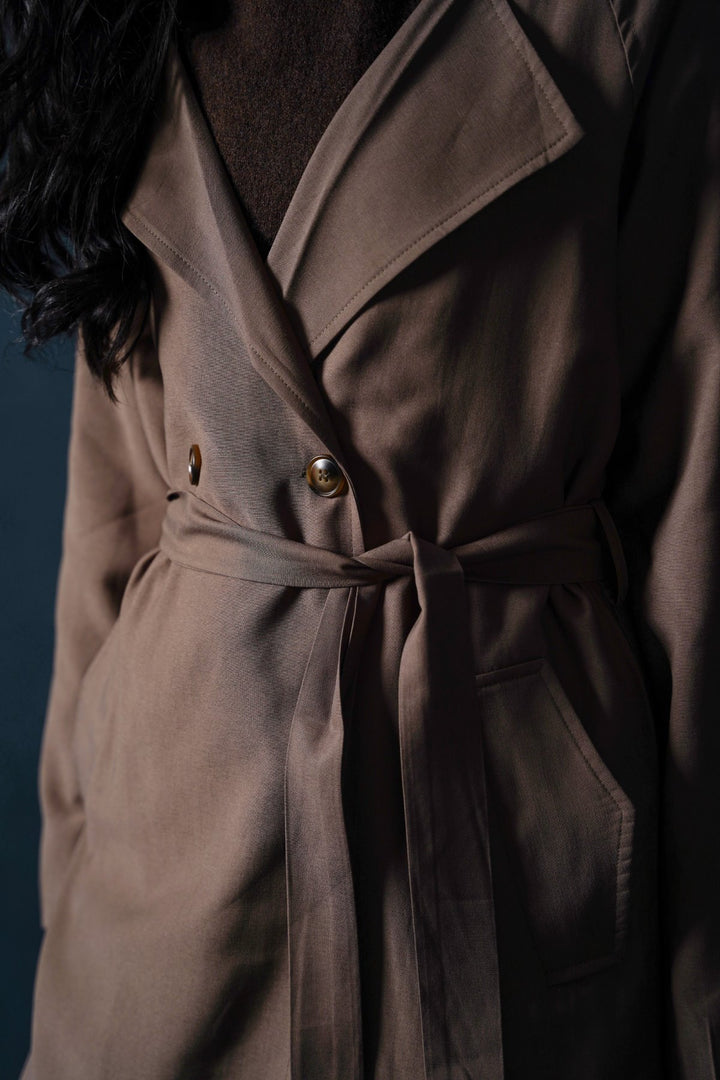 BROWN ESSENTIAL TRENCH COAT
