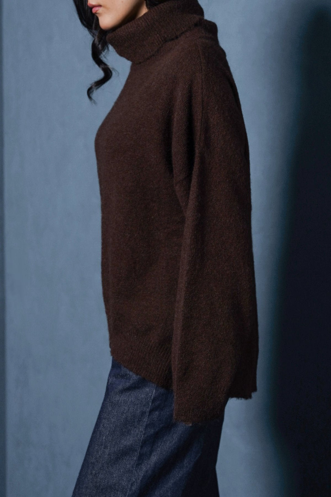 BROWN MANHATTAN HIGH NECK SWEATER