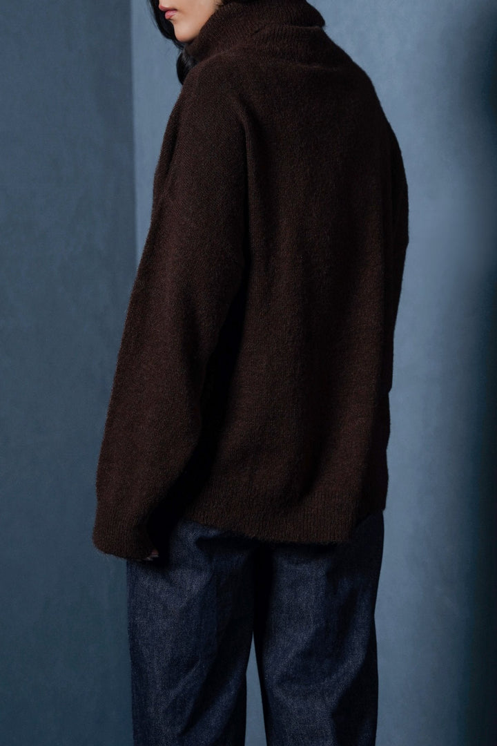 BROWN MANHATTAN HIGH NECK SWEATER