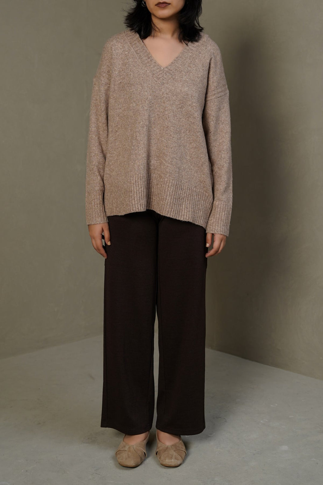 CLASSIC V-NECK JUMPER