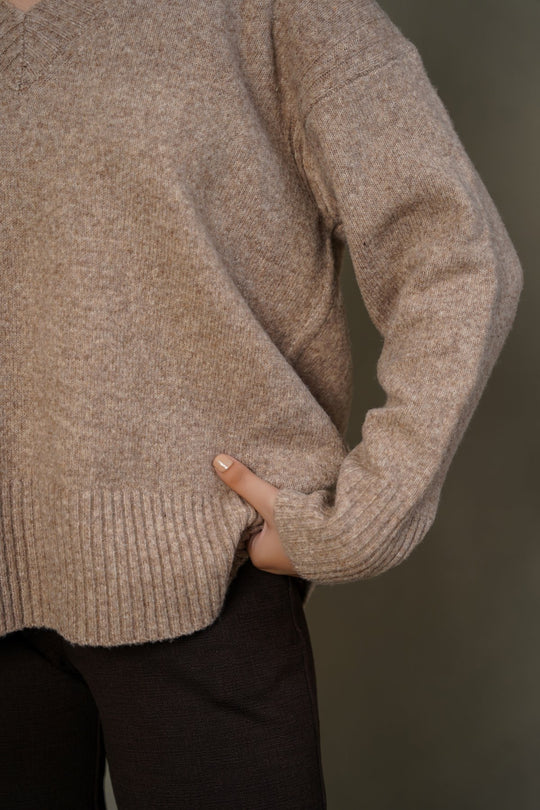 CLASSIC V-NECK JUMPER