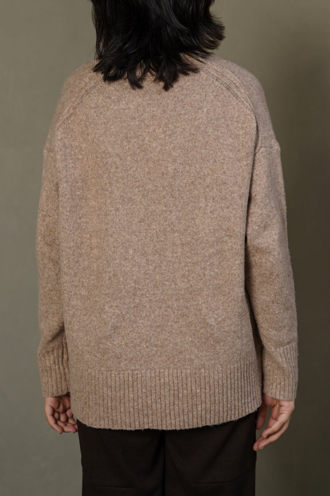 CLASSIC V-NECK JUMPER