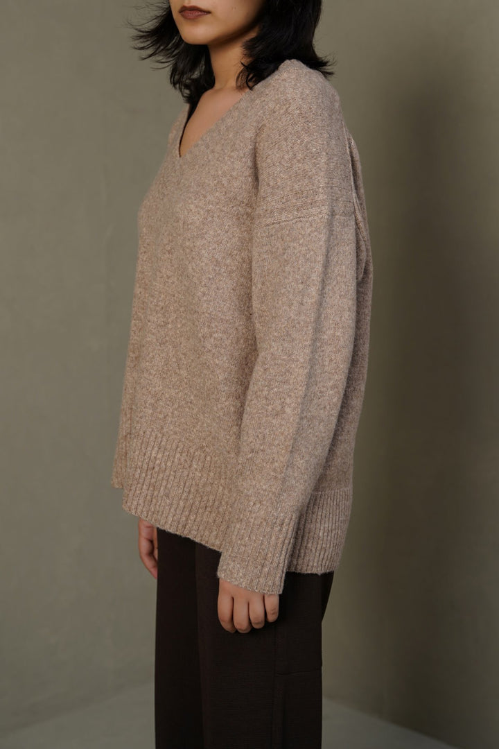 CLASSIC V-NECK JUMPER